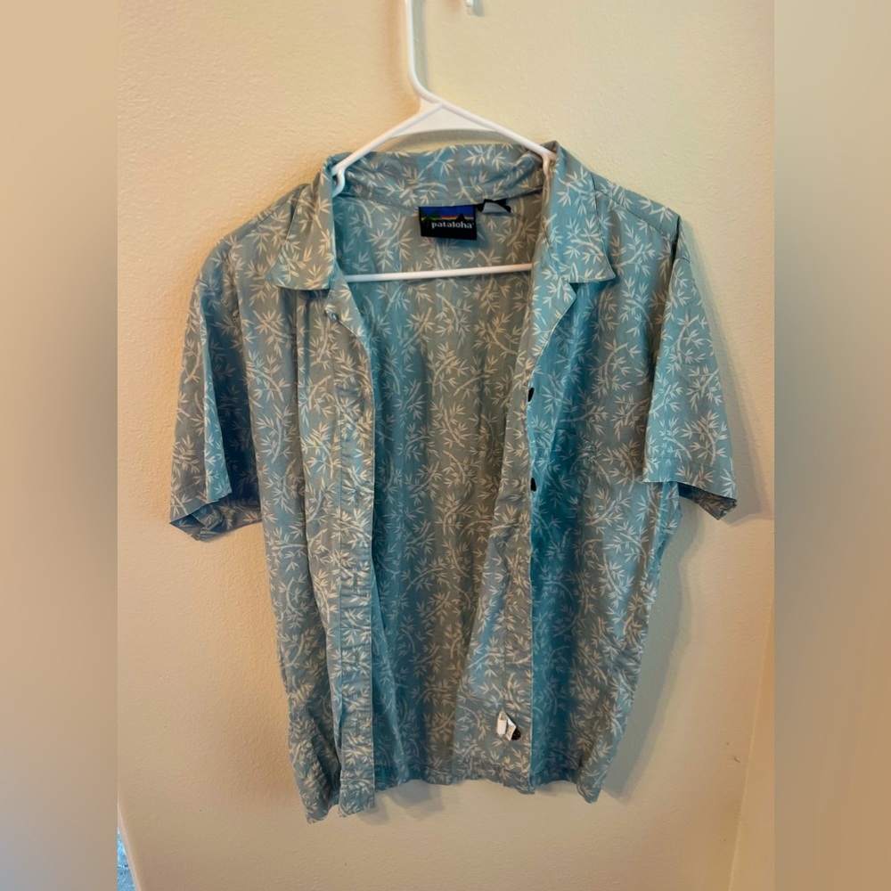 Women’s vintage Patagonia Hawaiian print shirt